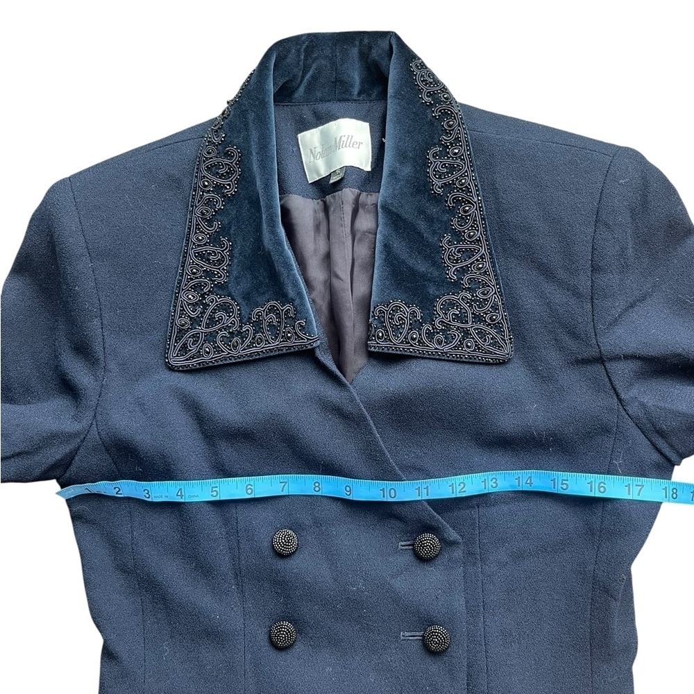 Nolan Miller navy blue Bead embroidered velvet collar, wool blazer size 6. - Picture 4 of 8